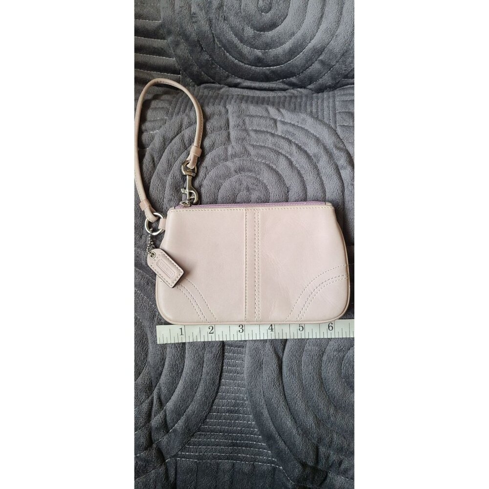Coach Lavender Pink Glovetanned Leather Wristlet Top Zip F42389 Wristlet